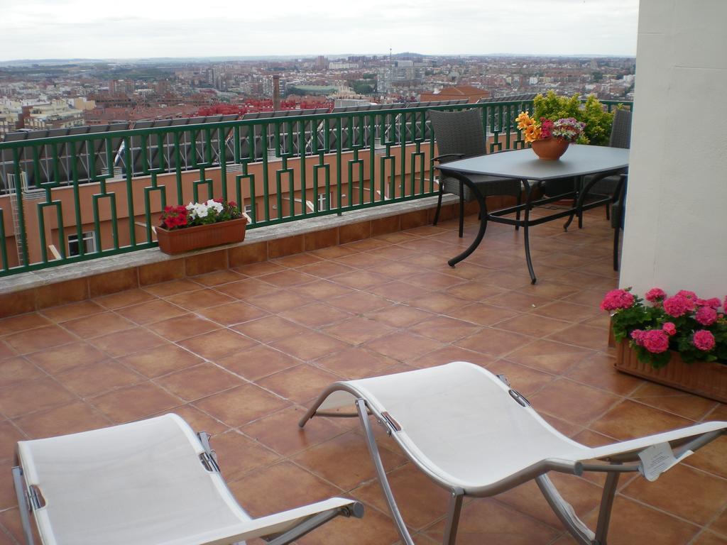 Atico Latina Madrid Exterior photo