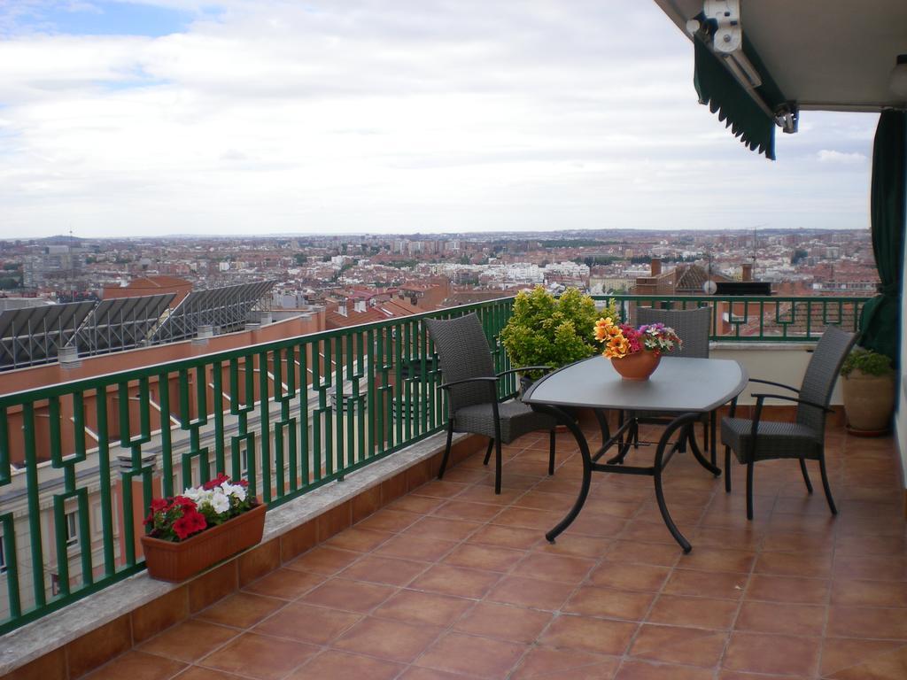 Atico Latina Madrid Exterior photo