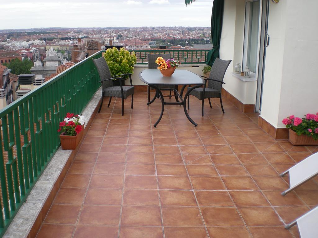 Atico Latina Madrid Exterior photo